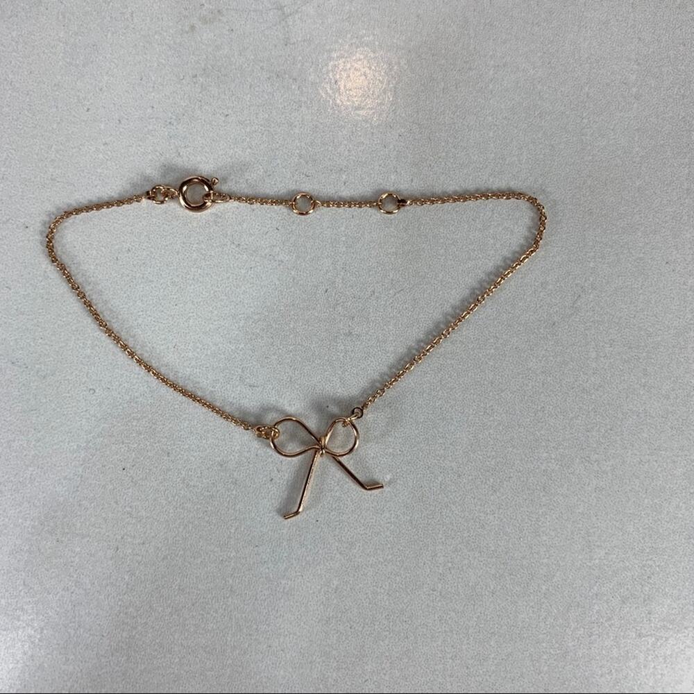 Gold tone Bow Chain Bracelet 8" long